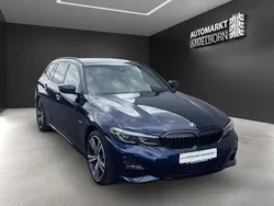 Blau Gebraucht 2022 BMW 330e M Sport Kombi | 35.950 € (Fairer Preis)