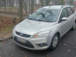 Grau Gebraucht 2010 Ford Focus Kombi | 1.800 € (Guter Preis)