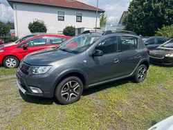 Grau Gebraucht 2018 Dacia Sandero Celebration Kleinwagen | 10.499 € (Fairer Preis)