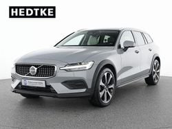 Grau Gebraucht 2023 Volvo V60 CC Plus Kombi | 38.880 € (Fairer Preis)