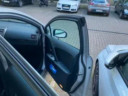 Grau Gebraucht 2011 Toyota Avensis Limousine | 9.700 €