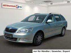 Grün Gebraucht 2010 Skoda Octavia Kombi | 1.499 €