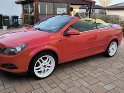 Rot Gebraucht 2007 Opel Astra Cabriolet Cabrio | 3.199 € (Fairer Preis)
