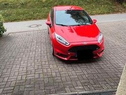 Rot Gebraucht 2017 Ford Fiesta ST Kleinwagen | 14.999 € (Fairer Preis)