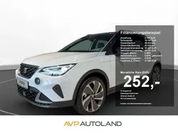 Nevada weiss metallic / magnet Gebraucht 2025 Seat Arona FR SUV | 27.990 €