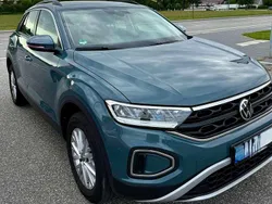Blau Gebraucht 2024 VW T-Roc Life SUV | 24.370 € (Fairer Preis)