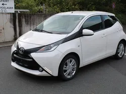 Weiß Gebraucht 2018 Toyota Aygo X-play Kleinwagen | 8.900 € (Fairer Preis)