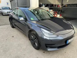 Grau Gebraucht 2022 Tesla Model 3 Standard Range Plus Limousine | 25.000 € (Guter Preis)