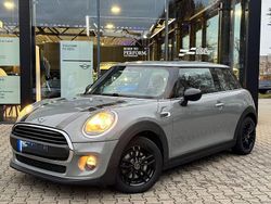 Grau Gebraucht 2018 Mini ONE Kleinwagen | 11.000 € (Fairer Preis)