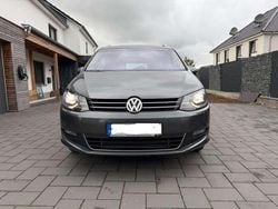 Grau Gebraucht 2017 VW Sharan Sound Van / Kleinbus | 22.500 € (Teuer)