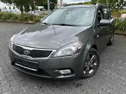 Silber Gebraucht 2010 Kia Ceed Sportswagon Kombi | 2.400 €