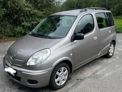 Silber Gebraucht 2003 Toyota Yaris Kombi | 3.200 € (Teuer)