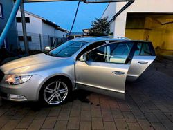 Silber Gebraucht 2011 Skoda Superb Kombi | 9.200 € (Etwas zu teuer)