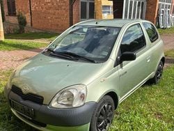 Grün Gebraucht 2002 Toyota Yaris Kleinwagen | 1.200 € (Guter Preis)
