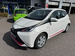 Weiß Gebraucht 2017 Toyota Aygo Kleinwagen | 7.334 € (Fairer Preis)