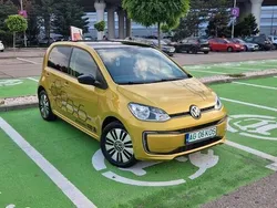 Gelb Gebraucht 2021 VW e-up! Kleinwagen | 11.500 € (Guter Preis)