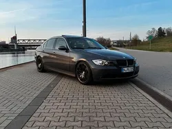 Grau Gebraucht 2005 BMW 325 Limousine | 6.250 €
