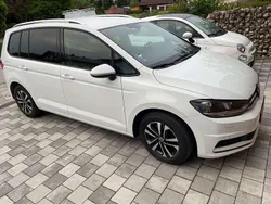 Weiß Gebraucht 2021 VW Touran Comfortline Van / Kleinbus | 23.980 € (Fairer Preis)