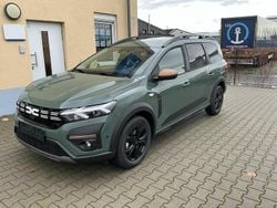 Dusty green metallic dusty green metallic Neu 2025 Dacia Jogger Extreme Van / Kleinbus | 23.679 € (Fairer Preis)