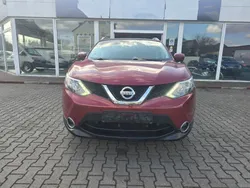 Rot Gebraucht 2015 Nissan Qashqai 360º SUV | 9.490 € (Superpreis)