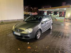 Grau Gebraucht 2005 VW Golf V Kleinwagen | 3.600 € (Fairer Preis)