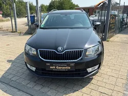 Schwarz Gebraucht 2015 Skoda Octavia Ambition Kombi | 8.990 € (Superpreis)