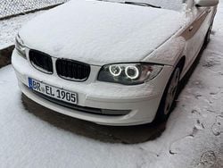 Weiß Gebraucht 2008 BMW 120 Sport Line Kleinwagen | 5.999 € (Teuer)