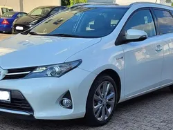 Weiß Gebraucht 2013 Toyota Auris Touring Sports Kombi | 10.900 € (Guter Preis)