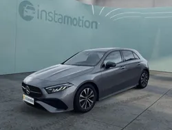 Grau Gebraucht 2023 Mercedes A200 Advanced Limousine | 31.440 € (Etwas zu teuer)