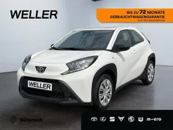 Weiss Gebraucht 2022 Toyota Aygo X-play Kleinwagen | 12.980 € (Fairer Preis)