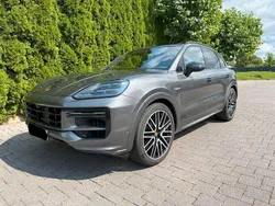 Grau Gebraucht 2024 Porsche Cayenne Turbo E-Hybrid SUV | 184.900 € (Guter Preis)