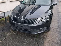 Schwarz Gebraucht 2018 Skoda Octavia Clever Kombi | 9.490 € (Teuer)
