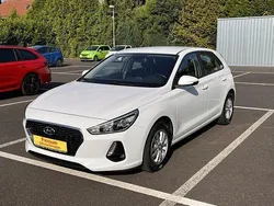 Polar white Gebraucht 2018 Hyundai i30 Select Limousine | 10.490 € (Guter Preis)