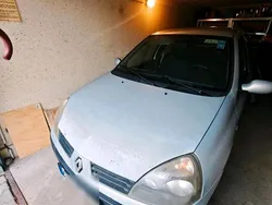 Silber Gebraucht 2004 Renault Clio II Kleinwagen | 500 € (Fairer Preis)
