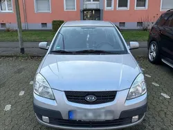 Silber Gebraucht 2009 Kia Rio 2 Limousine | 2.800 € (Fairer Preis)