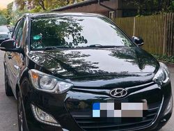 Schwarz Gebraucht 2014 Hyundai i20 Edition Kleinwagen | 6.600 € (Etwas zu teuer)
