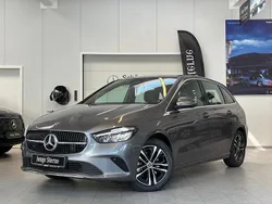 Grau Gebraucht 2024 Mercedes B180 Van / Kleinbus | 31.490 € (Fairer Preis)