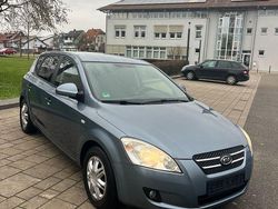 Blau Gebraucht 2010 Kia Ceed Kleinwagen | 2.999 € (Guter Preis)