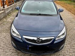 Blau Gebraucht 2012 Opel Astra Limousine | 5.999 € (Etwas zu teuer)