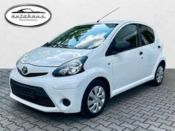 Weiß Gebraucht 2014 Toyota Aygo Basis Kleinwagen | 6.340 € (Fairer Preis)