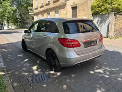 Silber Gebraucht 2014 Mercedes B180 Van / Kleinbus | 5.999 € (Fairer Preis)