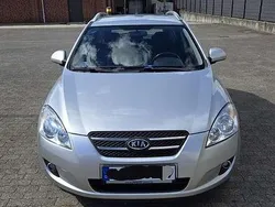 Silber Gebraucht 2009 Kia Ceed LX Limousine | 3.999 € (Guter Preis)