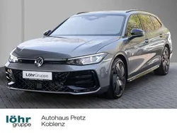 Diabasgrau metallic Gebraucht 2024 VW Passat R-line Kombi | 46.980 €