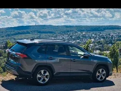 Grau Gebraucht 2019 Toyota RAV4 Hybrid Club SUV | 32.500 € (Teuer)