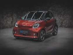 Carmine red (metallic) Gebraucht 2024 Smart ForTwo Electric Drive Exclusive Coupé | 17.222 € (Fairer Preis)
