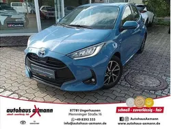 Urban blue Gebraucht 2021 Toyota Yaris Hybrid Club Limousine | 17.740 € (Fairer Preis)