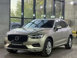 Beige Gebraucht 2020 Volvo XC60 Momentum SUV | 28.900 € (Fairer Preis)