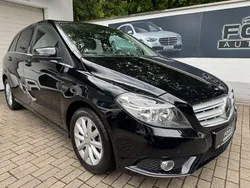 Schwarz Gebraucht 2014 Mercedes B180 Van / Kleinbus | 12.900 € (Superpreis)