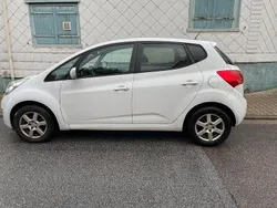 Weiß Gebraucht 2011 Kia Venga 2 Kleinwagen | 5.600 € (Etwas zu teuer)