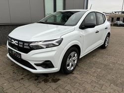 Wählbar Gebraucht 2023 Dacia Sandero Essentiel Kleinwagen | 14.975 € (Guter Preis)